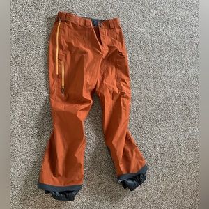 Men’s mountain hardwear ski or snow pants